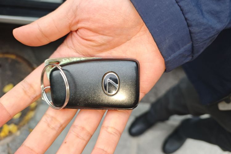 雷克萨斯RX 2016款 300 四驱典雅版 国V中控内饰7001