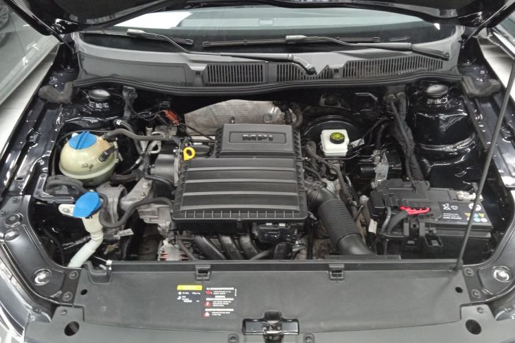 大众 朗逸 2017款 1.6L 自动舒适版机舱底盘24