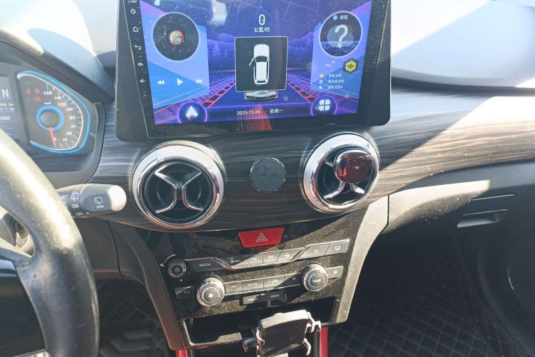 北汽新能源EX 2018款 EX360 新尚版中控内饰16