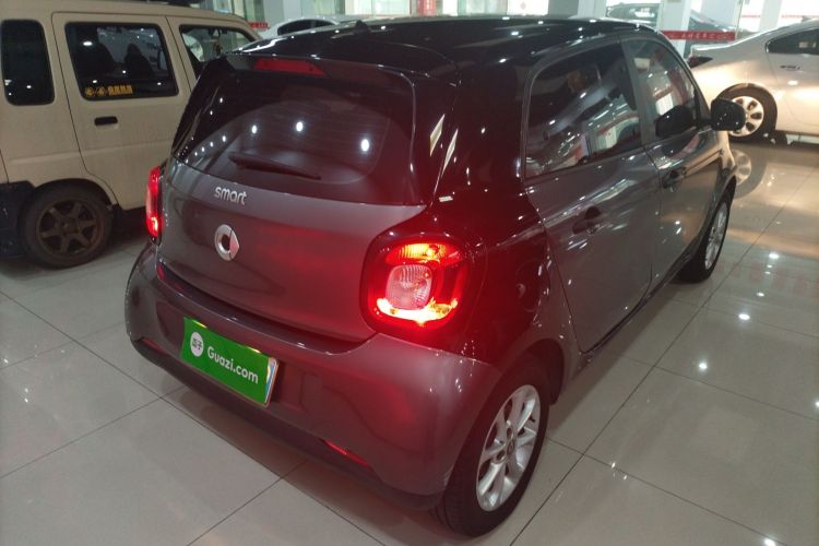 smart forfour 2018款 1.0L 52千瓦灵动版车身外观7