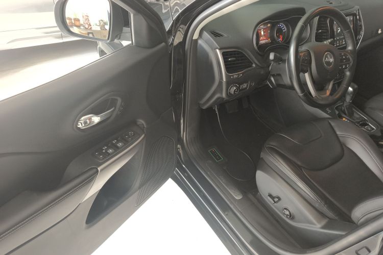 Jeep 自由光 2019款 2.0T 四驱全能版 国VI中控内饰7003