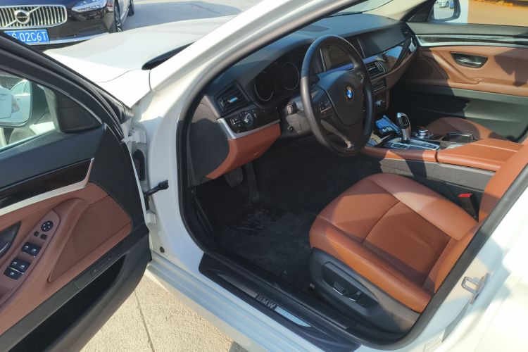 宝马5系 2014款 525Li 领先型中控内饰20