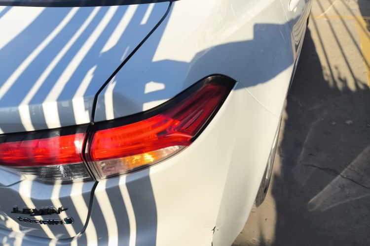 丰田 雷凌 2021款 双擎 1.8H E-CVT领先版车身外观9