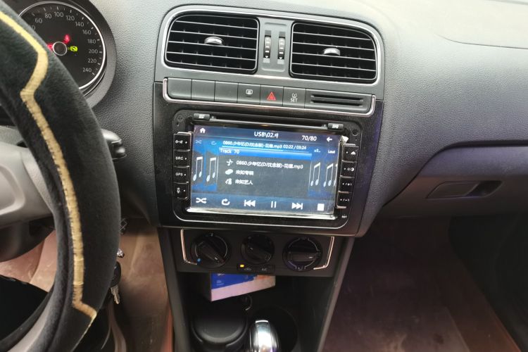 大众 Polo 2014款 1.6L 自动舒适版中控内饰16