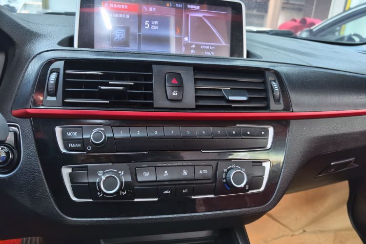 宝马2系(进口) 2018款 220i 敞篷轿跑车 运动设计套装局部细节16