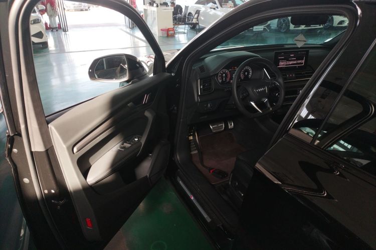 奥迪Q5L 2025款 45周年典藏版 40 TFSI 豪华动感型中控内饰7003