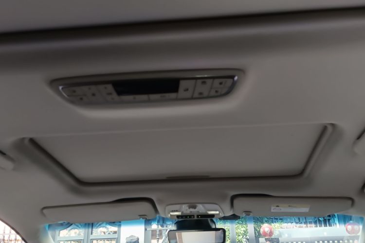 别克GL8 2020款 Avenir艾维亚 七座亲礼版中控内饰22