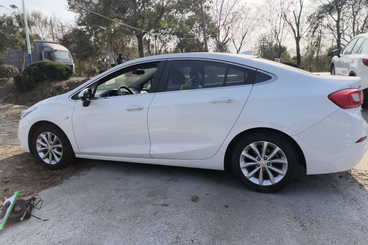 雪佛兰 科鲁兹 2017款 1.5L 自动先锋天窗版车身外观4