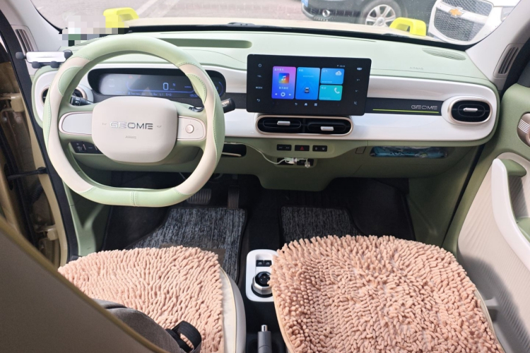 吉利银河 2025款 210km 熊猫骑士中控内饰12