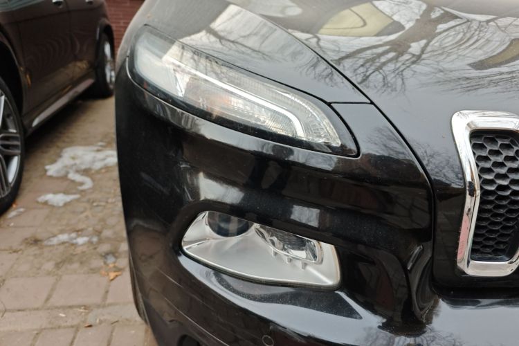 Jeep 自由光 2016款 2.4L 专业智能版车身外观8