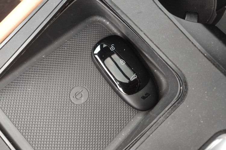 理想汽车 理想ONE 2020款 增程6座版中控内饰7001