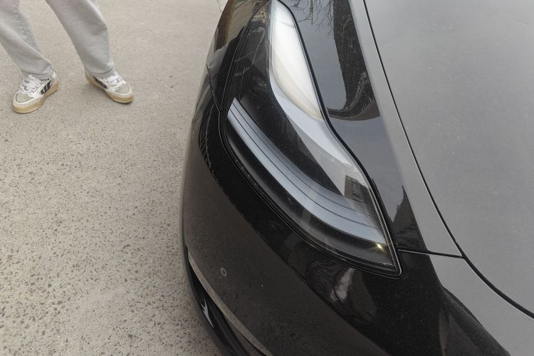 特斯拉 Model Y 2022款 Performance高性能全轮驱动版车身外观8