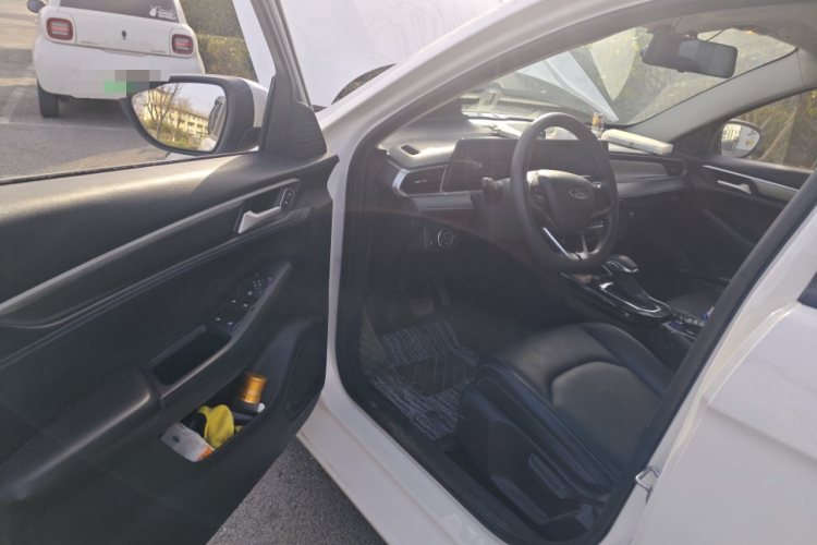 福特 福睿斯 2021款 1.5L 自动铂金版中控内饰20