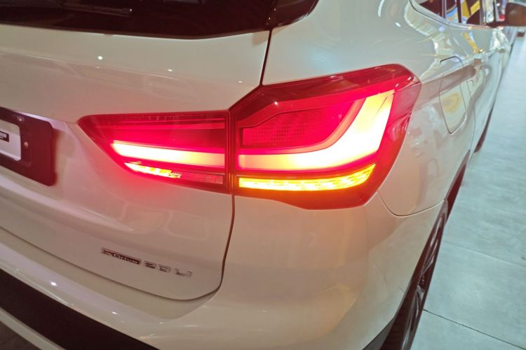 宝马X1 2021款 改款 sDrive20Li 时尚型车身外观9