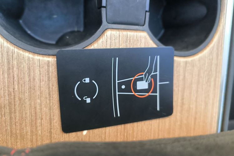 特斯拉 Model Y 2022款 改款 后轮驱动版中控内饰11