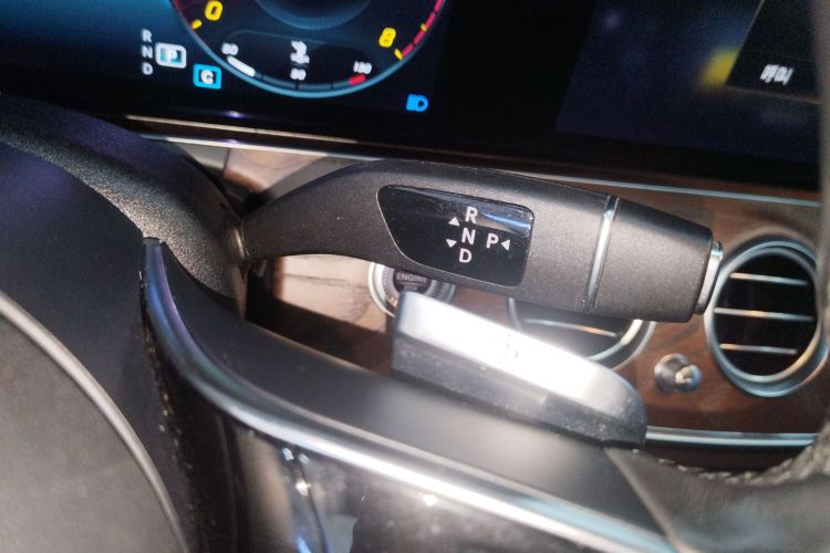 奔驰E级 2021款 改款 E 260 L中控内饰18