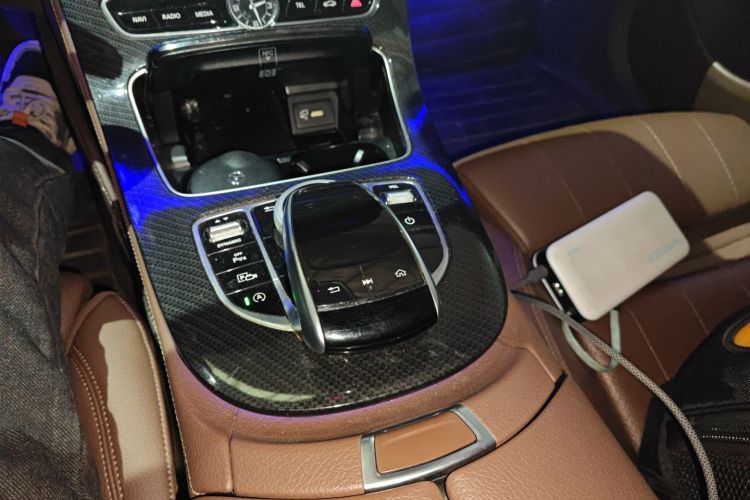 奔驰E级 2016款 E 200 L局部细节18