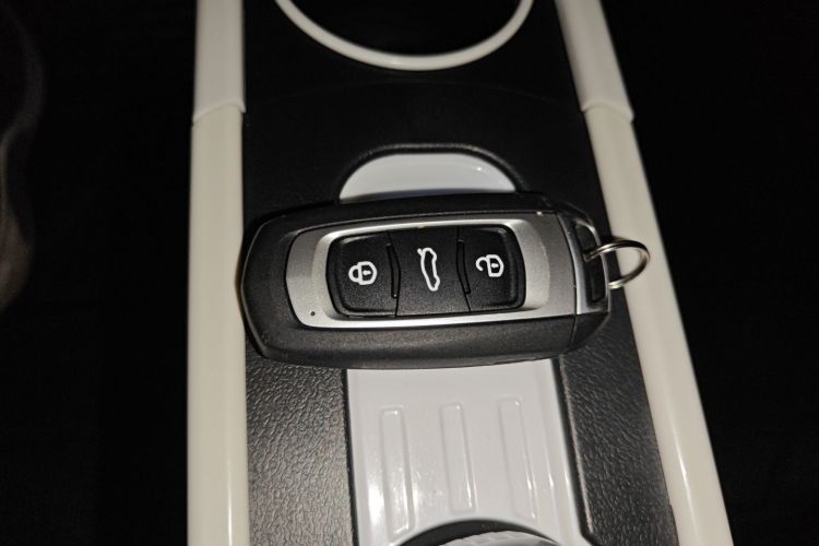 吉利银河 2025款 210km 熊猫骑士中控内饰7001