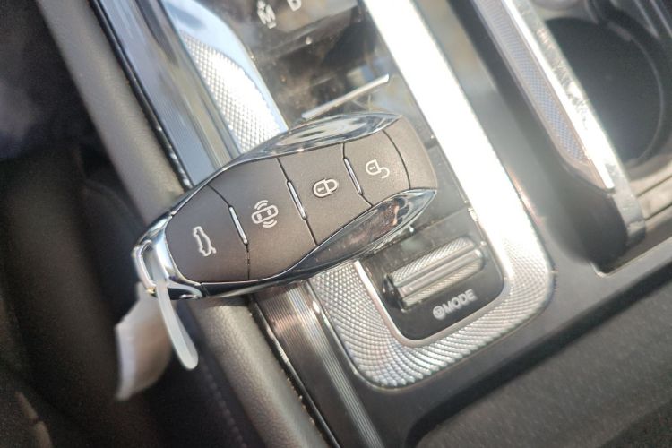 红旗H5 2023款 2.0T 自动智联旗享版中控内饰11