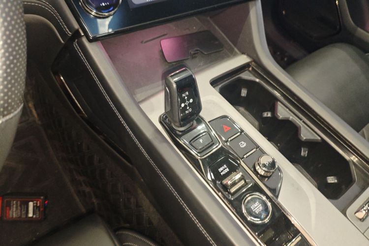 领克09 EM-P 2021款 2.0T PHEV Halo 六座中控内饰18