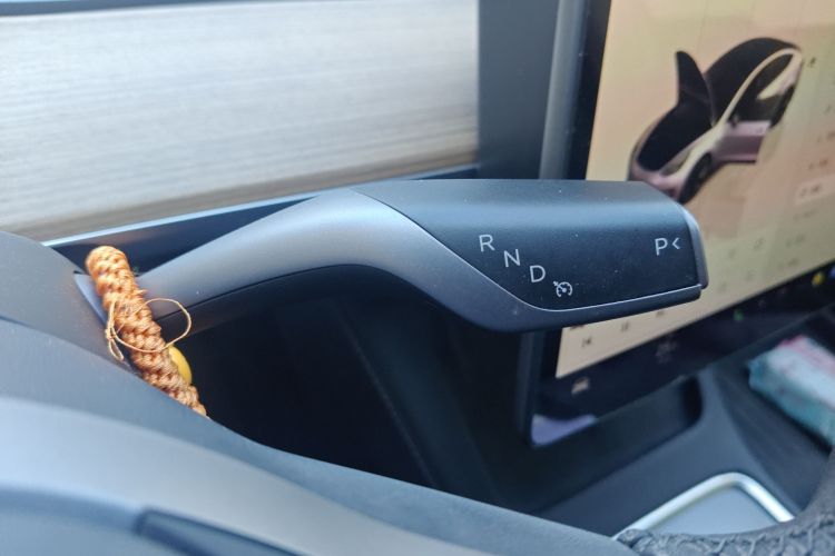 特斯拉 Model 3 2022款 后轮驱动版中控内饰18