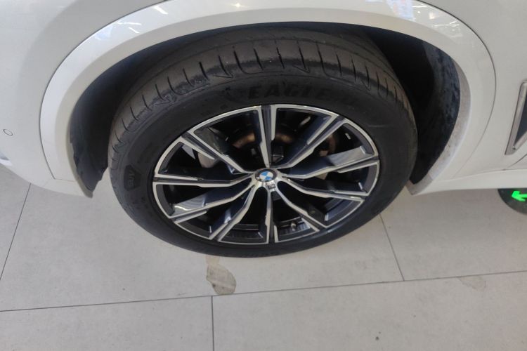 宝马X5 2022款 xDrive 30Li M运动套装车身外观6003