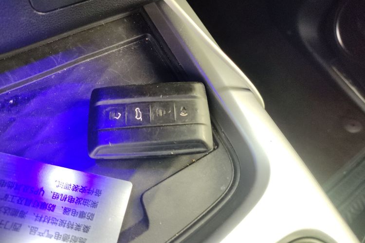 坦克300 2023款 越野版 2.0T 征服者中控内饰11