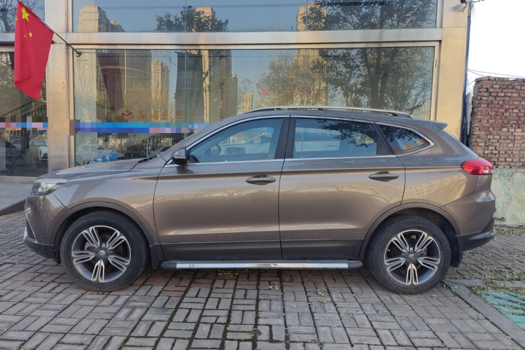 猎豹汽车 猎豹CS10 2015款 2.0T 手动卓越型车身外观4