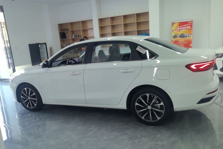 吉利汽车 帝豪 2025款 第4代 1.5L CVT旗舰型车身外观4