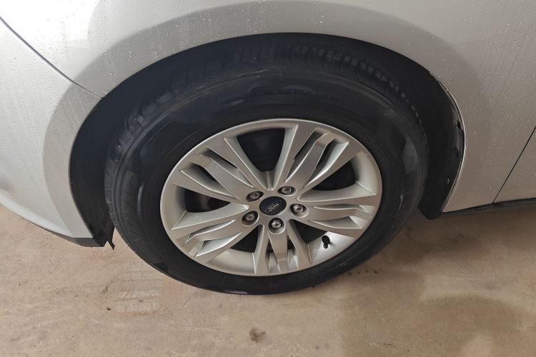 福特 福克斯 2012款 三厢 1.6L 手动舒适型车身外观6007