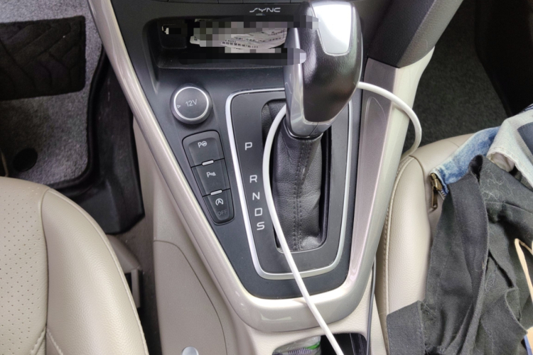 福特 福克斯 2017款 三厢 EcoBoost 180 自动旗舰型中控内饰18