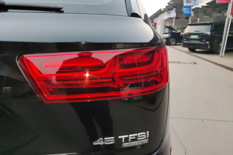 奥迪Q7 2016款 45 TFSI 技术型车身外观9