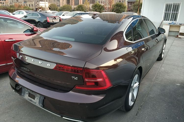 沃尔沃S90 2017款 T4 智远版车身外观6005