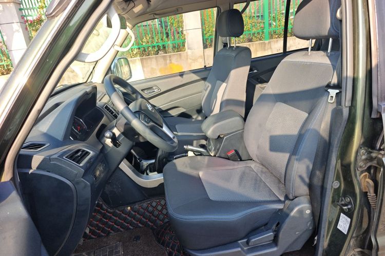 猎豹汽车 猎豹Q6 2015款 2.4L 手动两驱精英型中控内饰19