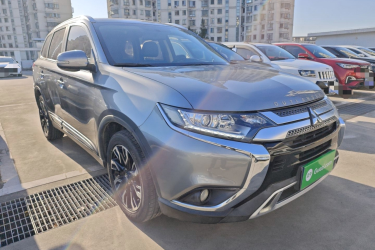 三菱 欧蓝德 2019款 2.0L 两驱畅享版 7座 国VI车身外观3