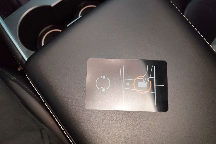 特斯拉 Model Y 2021款 Performance高性能全轮驱动版中控内饰11