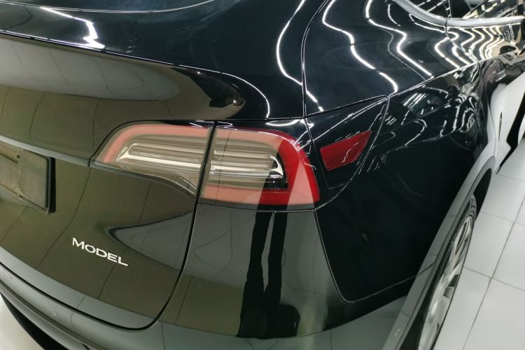 特斯拉 Model Y 2021款 标准续航后驱版车身外观9