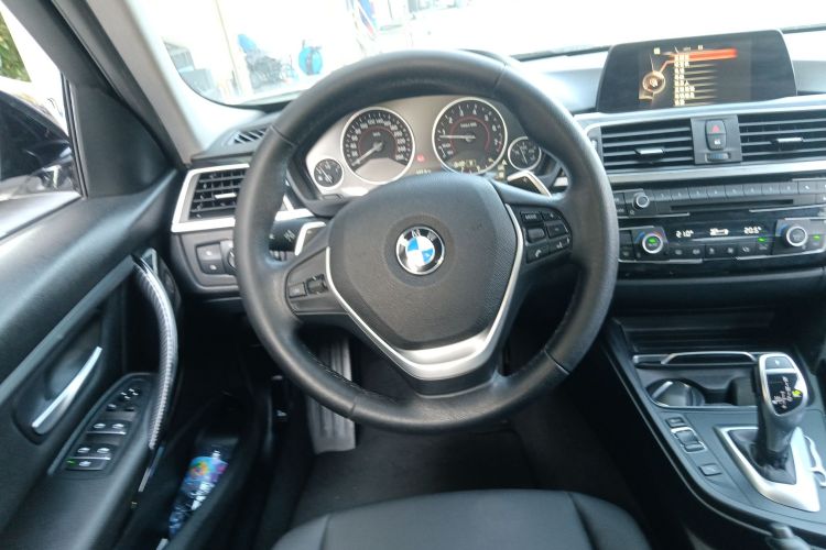 宝马3系 2017款 320Li M运动型局部细节13