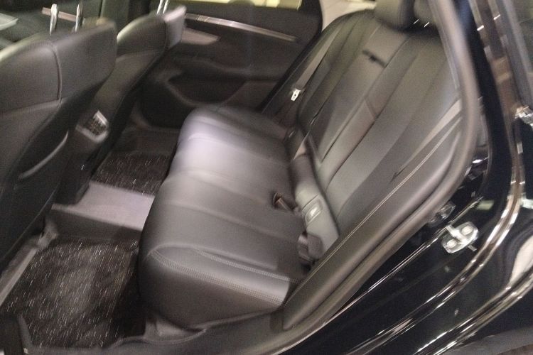 别克 君越 2025款 28T 白金版中控内饰21