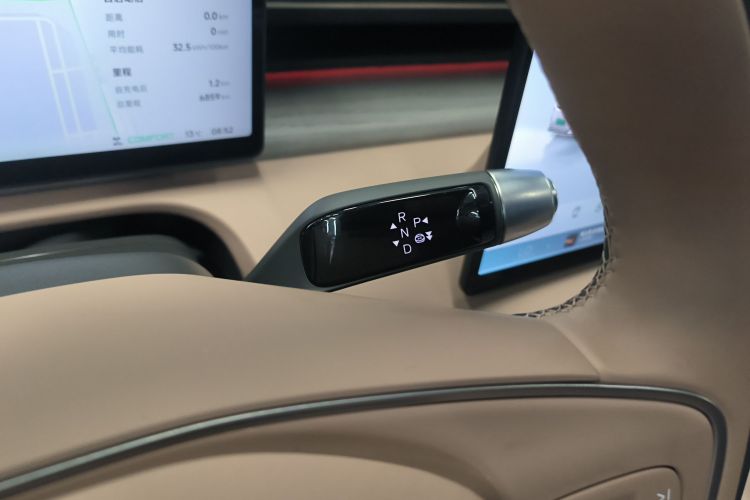 小鹏X9 2025款 740超长续航 Max中控内饰18