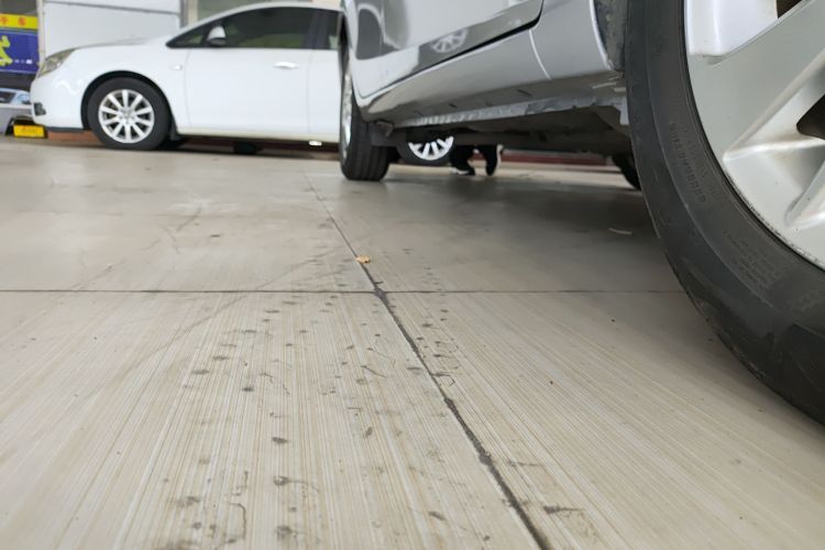 丰田 YARiS L 致享 2017款 1.5E CVT魅动版机舱底盘29