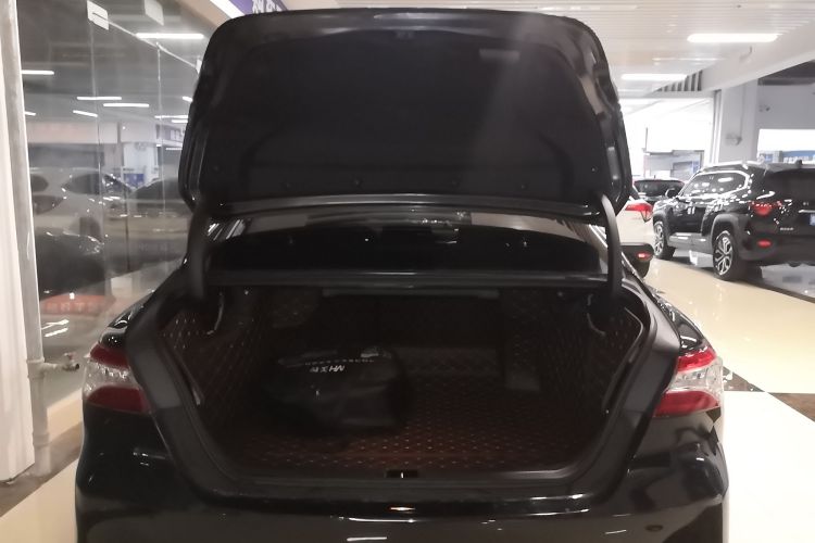 丰田 凯美瑞 2021款 2.0G 豪华版机舱底盘23