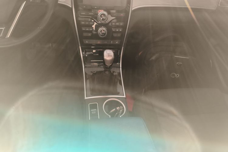 哈弗H2 2017款 红标 1.5T 手动两驱豪华型中控内饰18