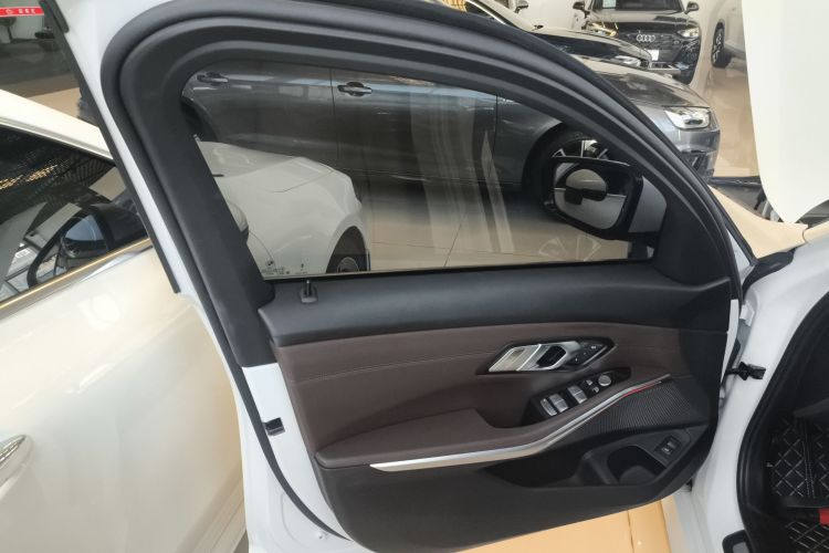 宝马3系 2022款 325Li M运动套装中控内饰47