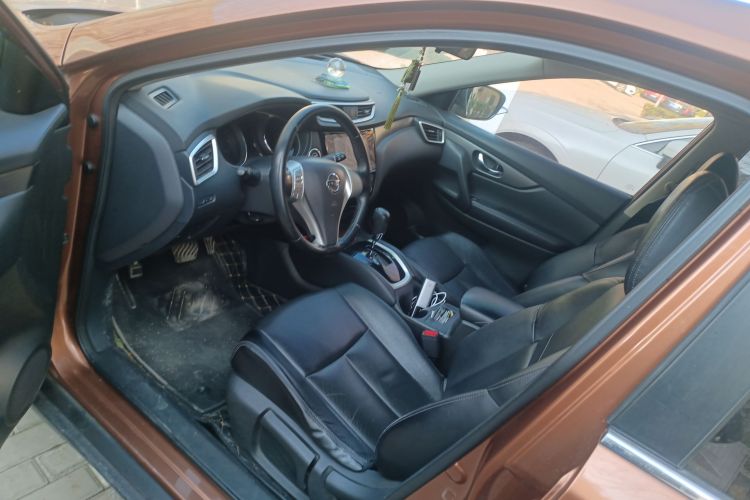 日产 奇骏 2015款 2.0L CVT舒适MAX版 2WD中控内饰7003