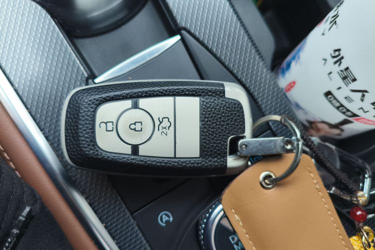 福特 探险者 2023款 EcoBoost 285 四驱钛金版 7座中控内饰7001