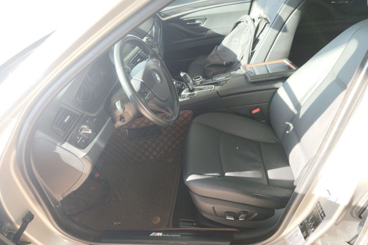 宝马5系 2013款 520Li 典雅型中控内饰19