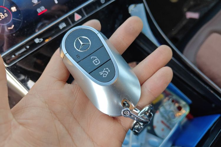 奔驰C级 2023款 C 260 L 运动版中控内饰11