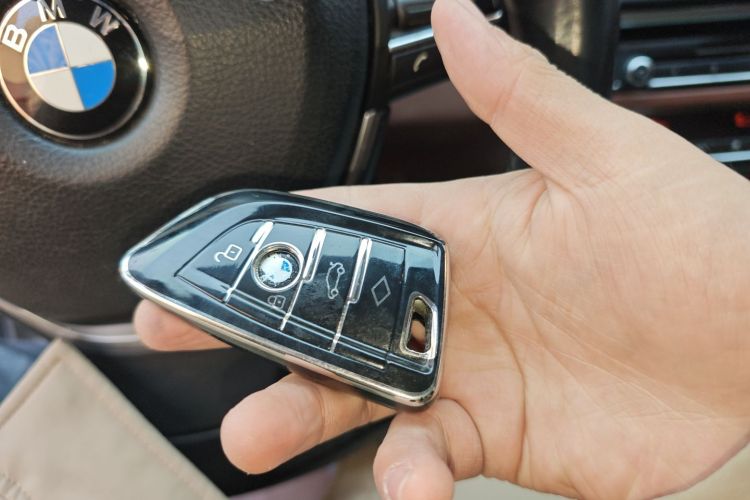 宝马5系 2017款 520Li 典雅型中控内饰11