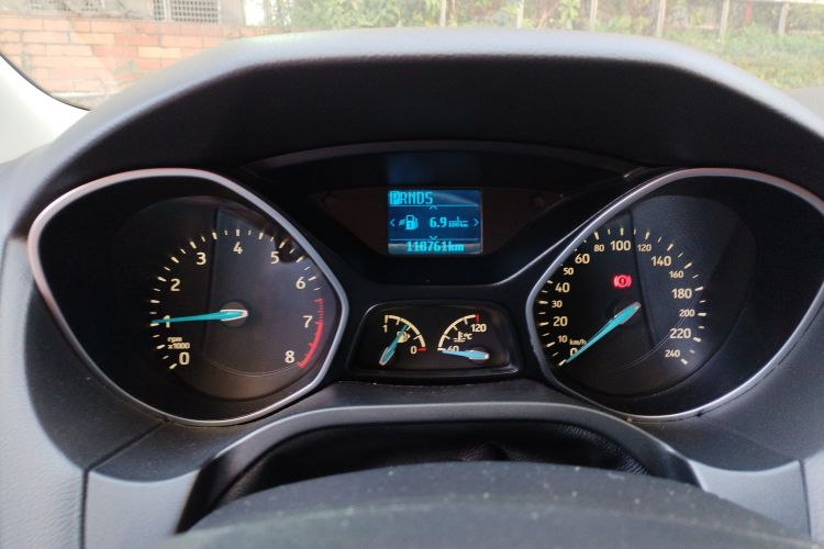 福特 福克斯 2015款 三厢 EcoBoost 125 自动超能风尚型中控内饰15